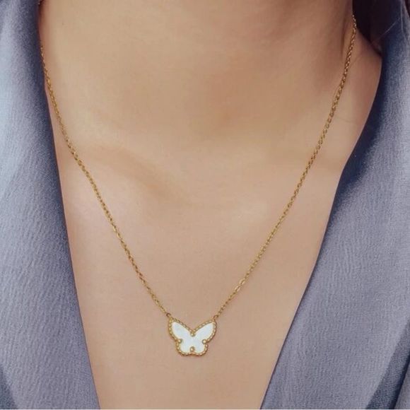 Jewelry - 💎NEW 18kgp and shell butterfly pendant necklace